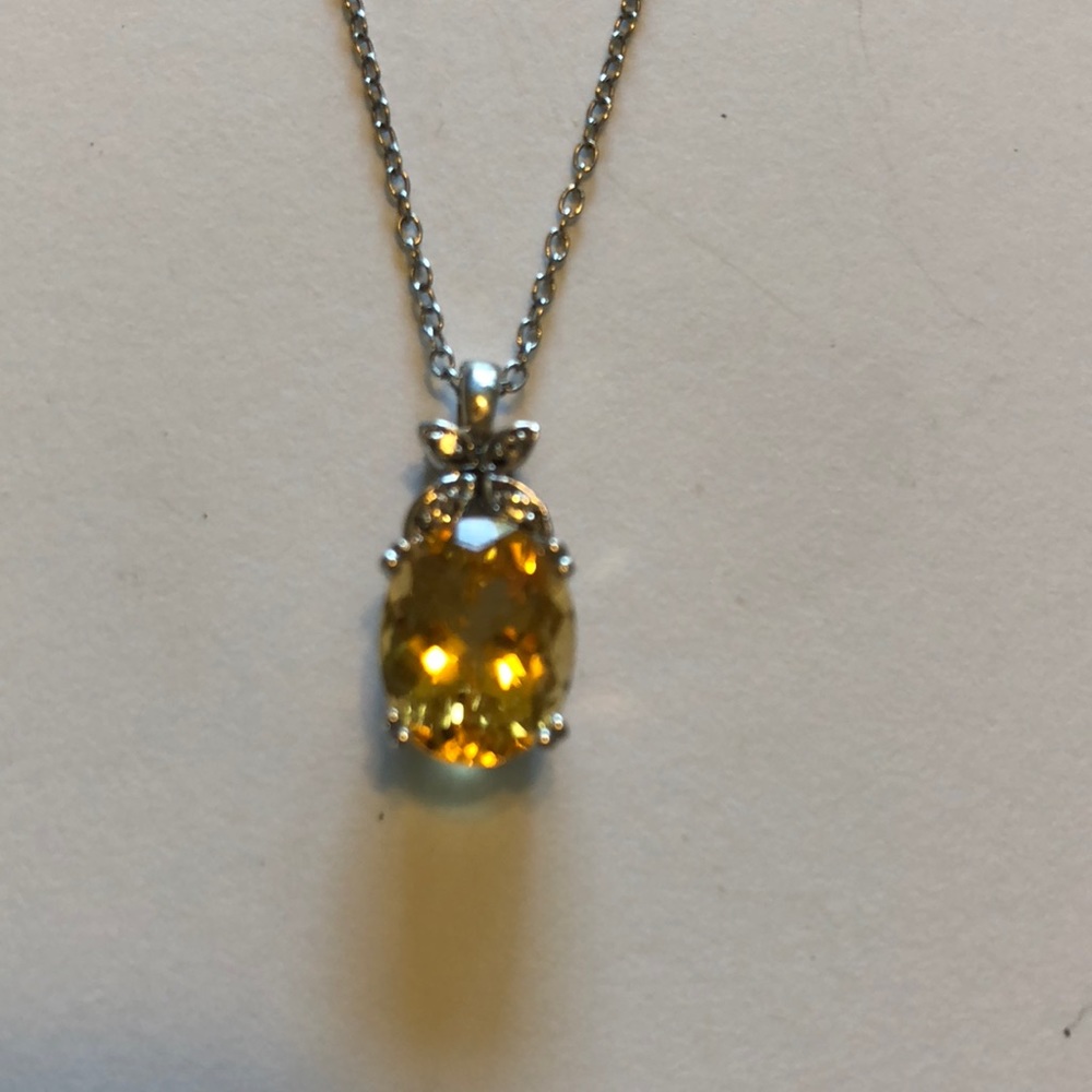 Citrine like pendant necklace